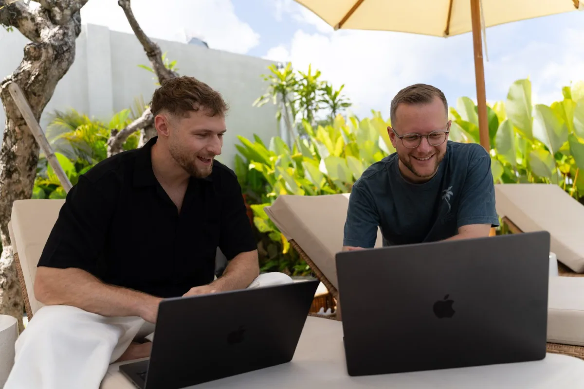 Tim und Felix arbeiten auf Bali