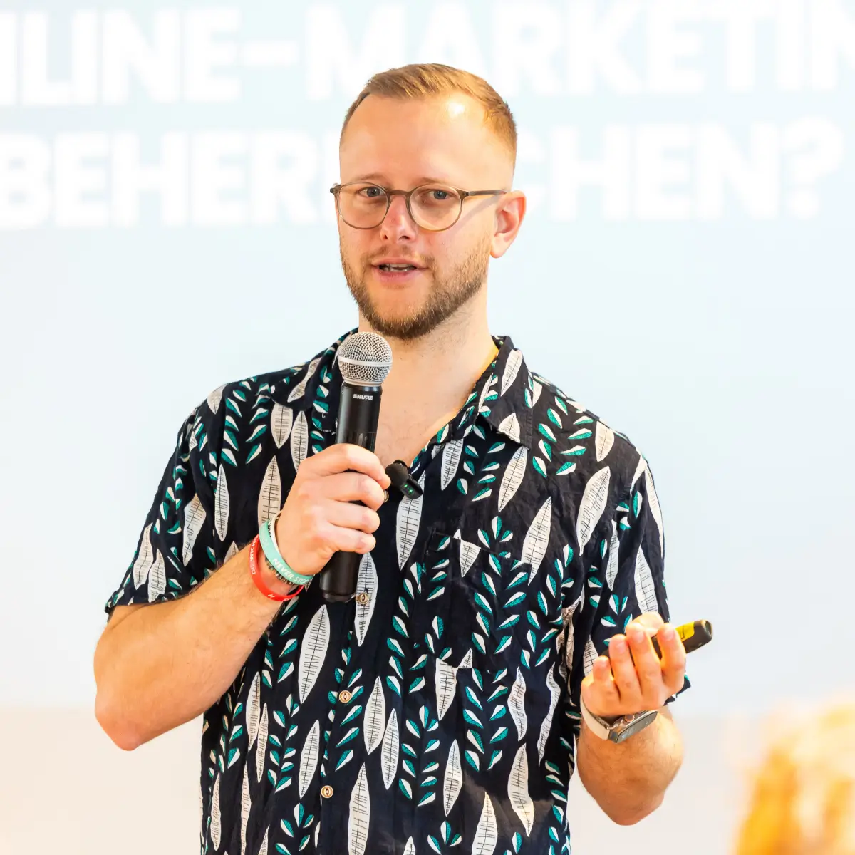 Tim Hildesheim von heyfreiheit bei einem Vortrag